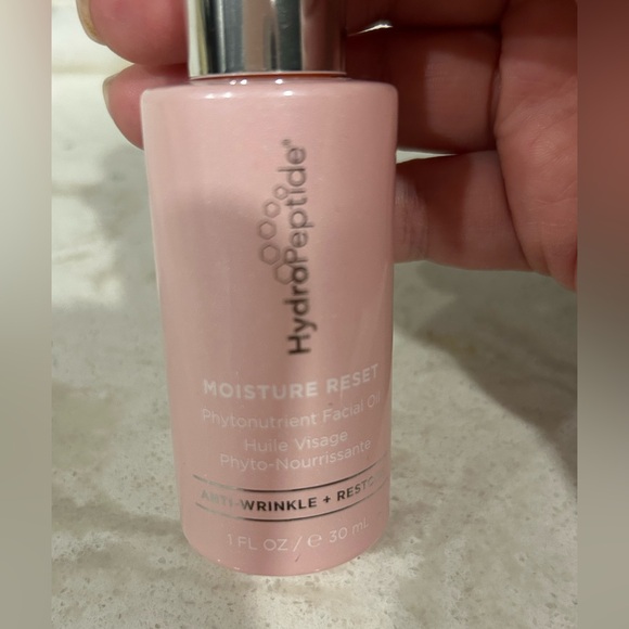 HydroPeptide Moisture Reset Phytonutrient Facial Oil - Picture 2 of 3